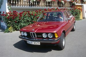 „BMW 3“ serija švenčia 40-metį: kaip atrodė pirmasis modelis