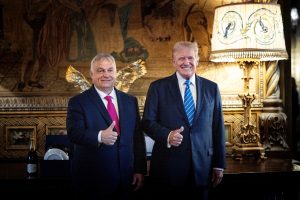 Po Orbano susitikimo su Trumpu Vengrija žada tęsti savo „taikos misiją“