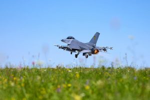 Ukraina iš Nyderlandų gavo pirmuosius naikintuvus F-16