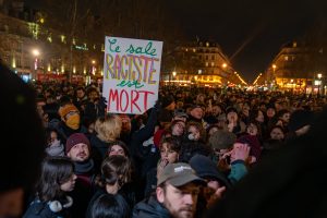 Buvęs kraštutinių dešiniųjų lyderis Le Penas ir po mirties skaldo Prancūziją