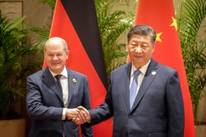 Xi Jinpingas G-20 viršūnių susitikimo kuluaruose susitiko su Vokietijos kancleriu