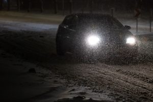 Kelininkai: eismo sąlygas sunkina snygis, sudėtinga vairuoti bus ir naktį