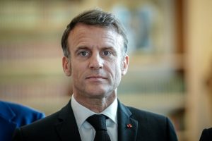 E. Macronas teigia esąs „pasipiktinęs“ Izraelio smūgiais Rafachui