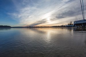 Platelių ežere apvirto jachta: joje buvę trys žmonės – išgelbėti (atnaujinta)