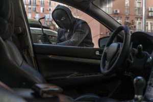Vilniuje apvogti trys automobiliai, bendras nuostolis – per 5 tūkst. eurų