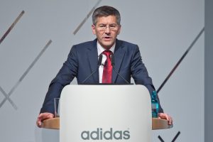 „Financial Times“: „Adidas“ tiria kaltinimus korupcija Kinijoje