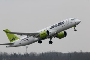 „Air Baltic“ nuo vasario dažniau skraidys tarp Vilniaus ir Tenerifės