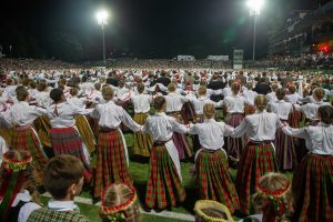 Mėgėjų meno kolektyvams Dainų šventės pasiruošimui Vilnius skirs 100 tūkst. eurų
