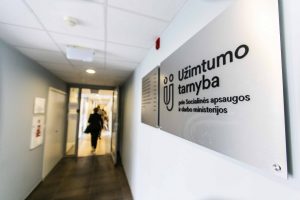 Užimtumo tarnyba kvies darbo neturinčius asmenis įsitraukti į specialias programas