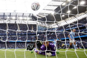 Norvegas toliau muša, o „Manchester City“ triuškina