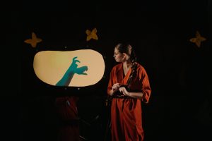 Jaunąjį teatro žiūrovą kviečia nuotaikingas premjerinis spektaklis „Mikė Pūkuotukas ir kiti“