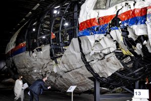 Nyderlandų prokurorai prašys skirti bausmes įtariamiesiems MH17 lainerio numušimo byloje