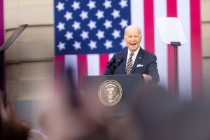 J. Bidenas: JAV imsis naujų pastangų siekiant paliaubų Gazos Ruože