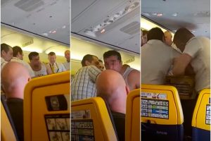 Girto lietuvio šou „Ryanair“ lėktuve: agresyviai plūdo keleivius ir smogė savo tėčiui