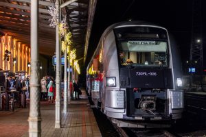 Paaiškino, kodėl negali džiaugtis traukiniu į Rygą: per anksti šauti šampaną