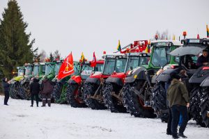 Lietuvos žemdirbiai ruošiasi protestui – Vilniuje renkasi traktoriai, kita technika