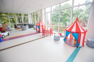 Kauno klinikų Vaikų chirurgijos klinikoje vaikams sukurta nauja žaidimų erdvė