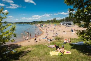 Gelbėtojai merginų be liemenėlių nedrausmina: svarbu, kad netrukdytų aplinkiniams