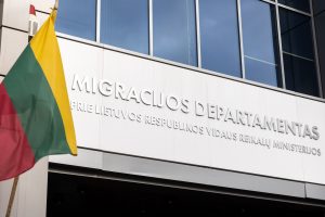 Migracijos departamentas: leidimai laikinai gyventi ukrainiečiams galios iki 2026-ųjų pavasario