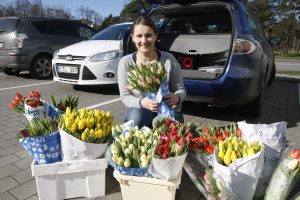 Ruošiasi prekybai gėlėmis Motinos dieną