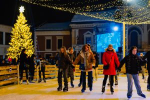 Pasitikti Naujuosius metus – į Teatro aikštę: vyks šventiniai renginiai