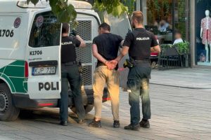 Policija iš Laisvės alėjos išsivežė viešosios tvarkos pažeidėjus