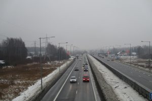 Eismo sąlygas vietomis sunkina rūkas ir plikledis