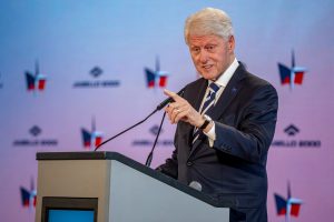 Buvęs JAV prezidentas B. Clintonas: NATO plėtra į rytus buvo teisingas sprendimas