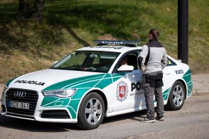 Vilniuje sustabdytame automobilyje rasta 4 tūkst. kontrabandinių cigarečių pakelių