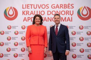 Rotušėje apdovanoti Garbės kraujo donorai