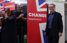 Britai balsuoja parlamento rinkimuose: istorinė pergalė prognozuojama leiboristams