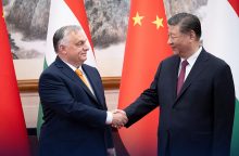JAV: Vengrijos premjero vizitas Pekine nenaudingas siekiant taikos Ukrainoje