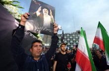 Analitikai: E. Raisi žūtis veikiausiai nepakeis Irano užsienio politikos