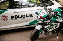Vilniuje pareigūno vairuojamas motociklas partrenkė vyrą