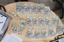 Muitininkai sulaikė Rusijos piliečio kontrabanda gabentus beveik 15 tūkst. JAV dolerių