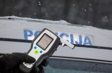 Kaune – „Volvo“ skrydis į policijos mikroautobusiuką: vairuotojas – girtas