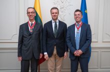 Dviem ES diplomatams įteiktos Lietuvos diplomatijos žvaigždės