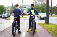 Kaip padėti vaikui išvengti traumų, o jai įvykus tinkamai suteikti pirmąją pagalbą?