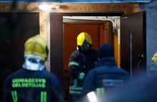 Naktinis gaisras Kauno daugiabutyje: evakuota dvylika žmonių