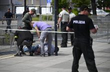 Slovakijos teismas įtariamajam pasikėsinimu nužudyti premjerą skyrė kardomąjį kalinimą