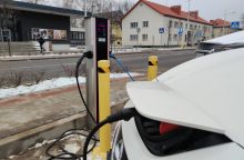 Privačias elektromobilių įkrovimo stoteles įsirenginėjantys žmonės gali pretenduoti į paramą