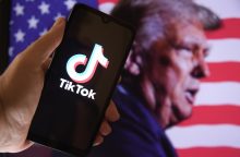 Bideno administracija: nuo Trumpo priklauso, ar jis taikys „TikTok“ draudimą 