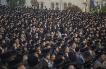 Tūkstančiai ultraortodoksų žydų vyrų protestavo prieš AT sprendimą dėl karinės tarnybos